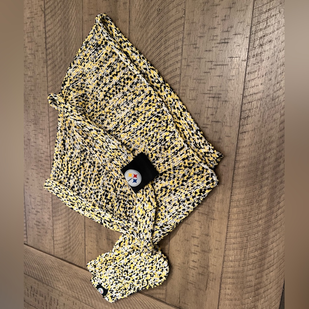 NWOT mitten and scarf set